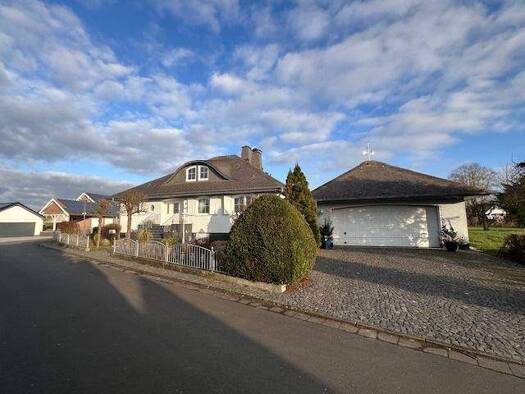 Einfamilienhaus zum Kauf 595.000 € 7 Zimmer 285 m² 1.339 m² Grundstück Obervorschütz Gudensberg 34281