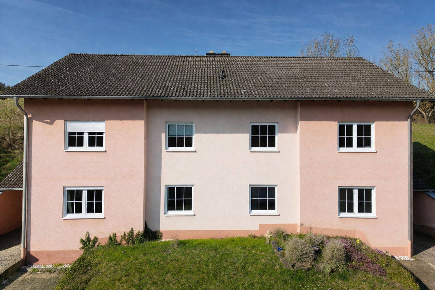 Immobilie in Bitburg - Zweifamilienhaus I Großzügige Raumaufteilung I Kamin & Balkon - Bild 1