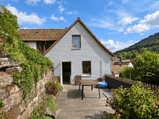 Einfamilienhaus zum Kauf 160.000 € 9 Zimmer 215,8 m² 1.649 m² Grundstück Alpirsbach Alpirsbach 72275