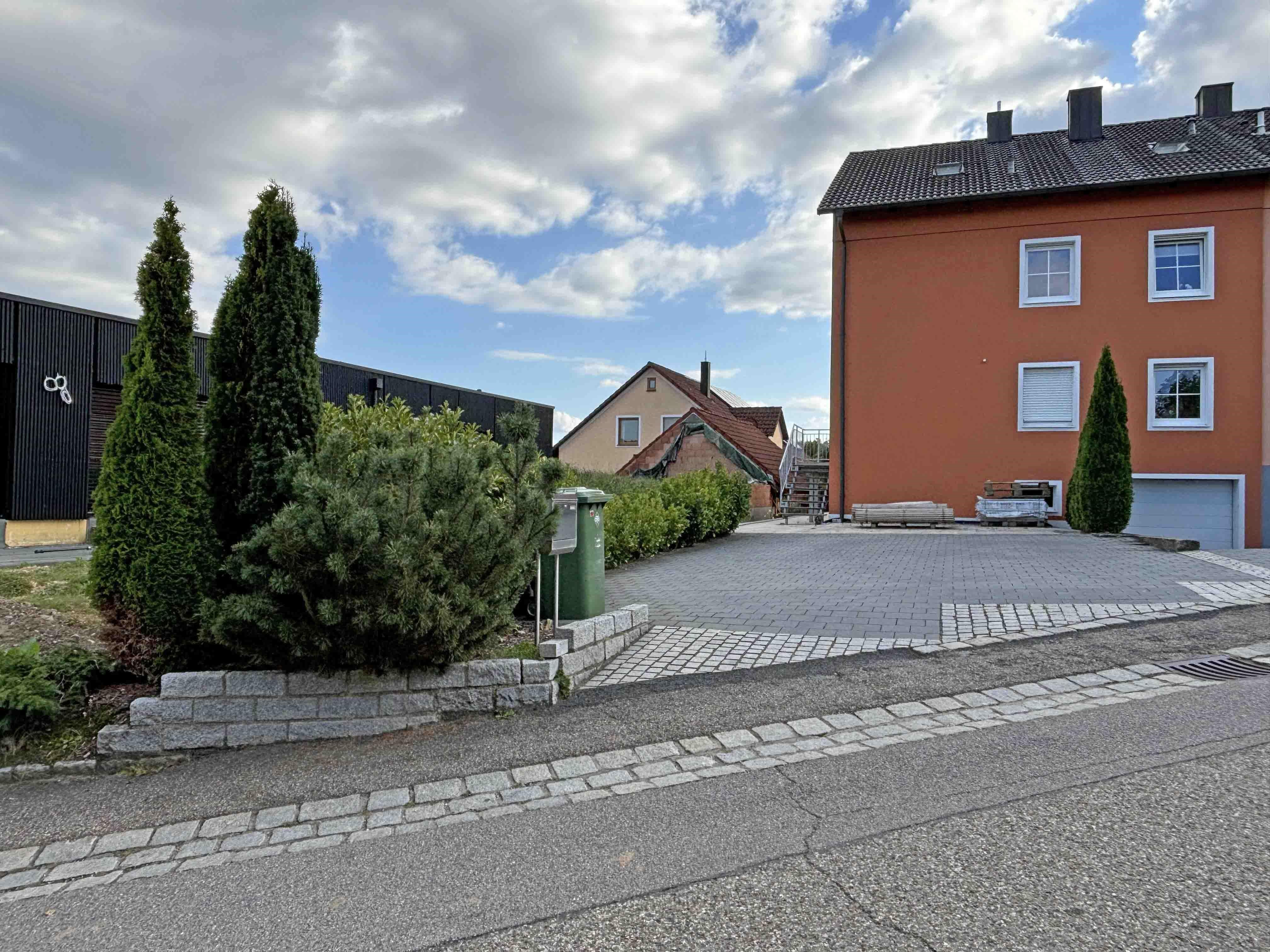 Doppelhaushälfte zum Kauf 529.000 € 7 Zimmer 190 m²<br/>Wohnfläche 622 m²<br/>Grundstück 01.03.2025<br/>Verfügbarkeit Einhausen Lappersdorf 93138