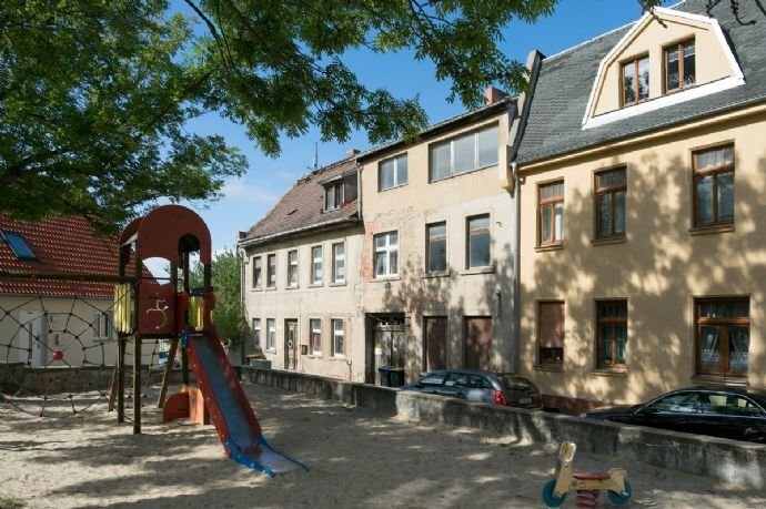 Stadthaus zum Kauf provisionsfrei 25.000 € 10 Zimmer 200 m²<br/>Wohnfläche 450 m²<br/>Grundstück ab sofort<br/>Verfügbarkeit Bernburg Bernburg 06406