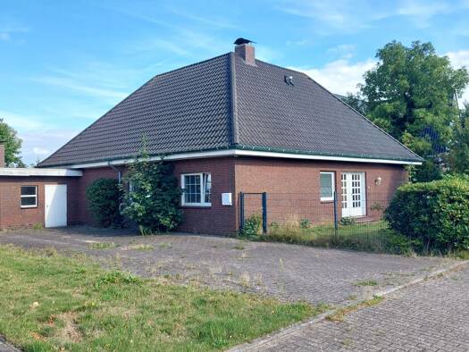 Bungalow zum Kauf 220.000 € 4 Zimmer 124 m² 737 m² Grundstück Zetel Zetel 26340