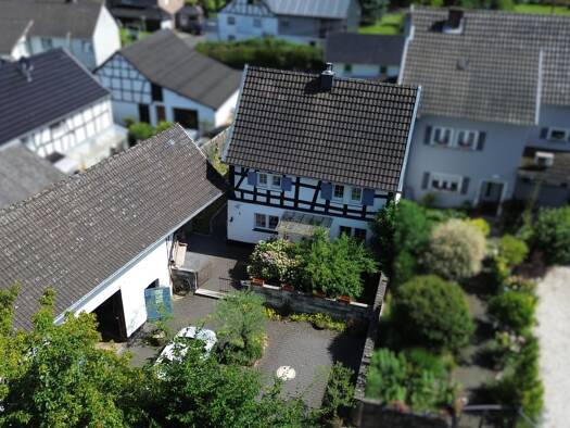 Doppelhaushälfte zum Kauf 330.000 € 5 Zimmer 105 m² 401 m² Grundstück Bülgenauel Hennef (Sieg) 53773