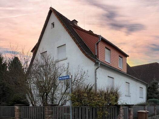 Einfamilienhaus zum Kauf provisionsfrei 299.500 € 8 Zimmer 165 m² 1.073 m² Grundstück Bahnhofstraße 24 Hüttengesäß Ronneburg 63549