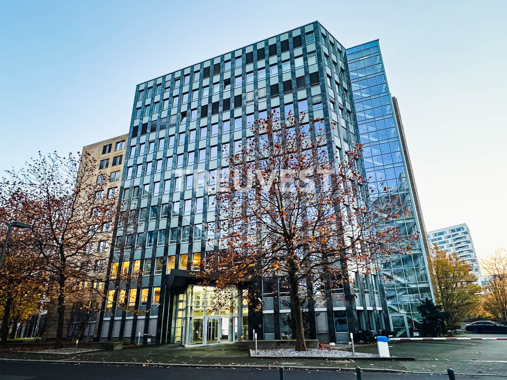 Bürofläche zur Miete provisionsfrei 13 € 724,2 m²<br/>Bürofläche ab 214,1 m²<br/>Teilbarkeit Oberlörick Düsseldorf 40547