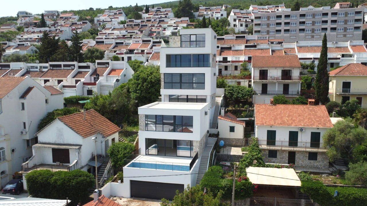 Haus zum Kauf provisionsfrei 530.000 € 3 Zimmer 200 m²<br/>Wohnfläche 300 m²<br/>Grundstück Krasici, Tivat