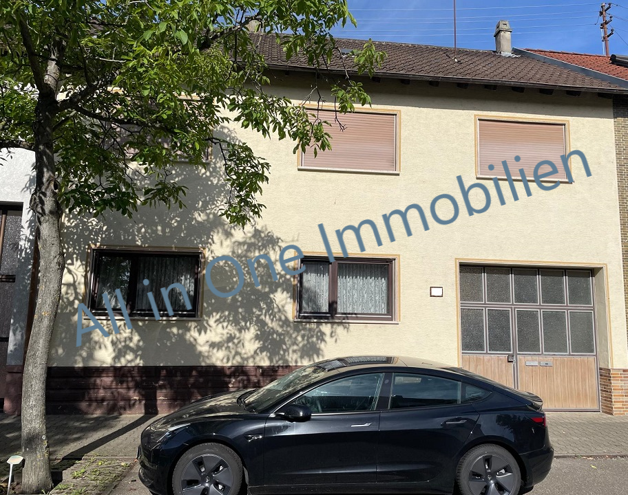 Einfamilienhaus zum Kauf 299.900 € 7 Zimmer 135 m²<br/>Wohnfläche 577 m²<br/>Grundstück ab sofort<br/>Verfügbarkeit Huttenheim Philippsburg 76661