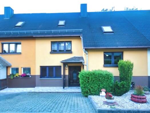 Reihenmittelhaus zum Kauf 179.500 € 6 Zimmer 130 m² 805 m² Grundstück Gutenfürst Weischlitz 08538