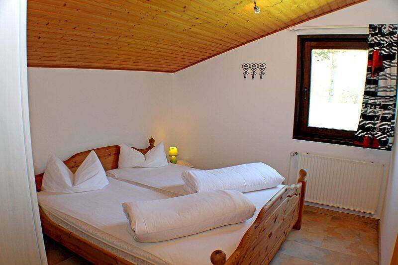 Immobilie in Bad Dürrheim - Natur pur im Südschwarzwald - Ferienhaus mir Blick ins Grüne - Bild 3