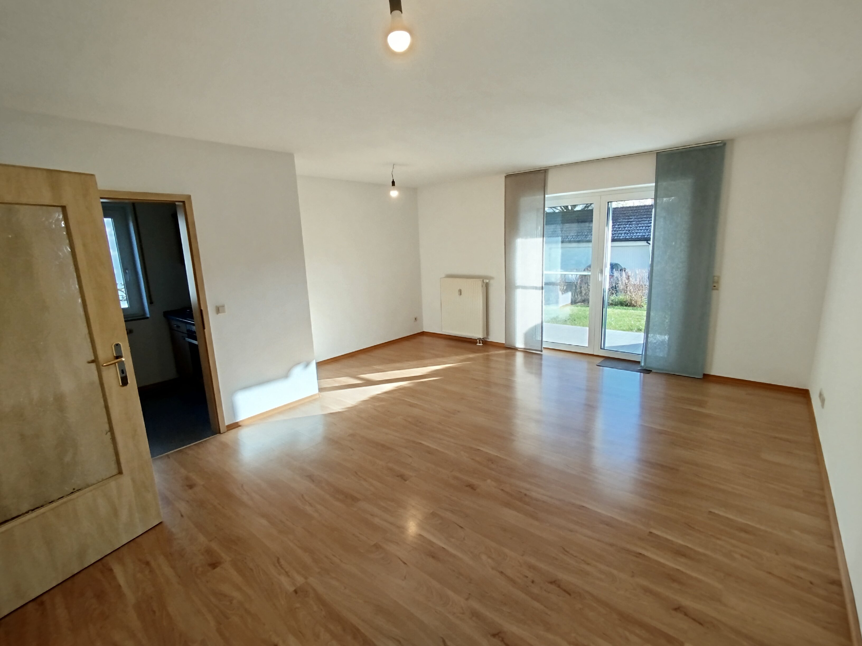 Wohnung zur Miete 430 € 2 Zimmer 54 m²<br/>Wohnfläche EG<br/>Geschoss ab sofort<br/>Verfügbarkeit Einberg Rödental 96472