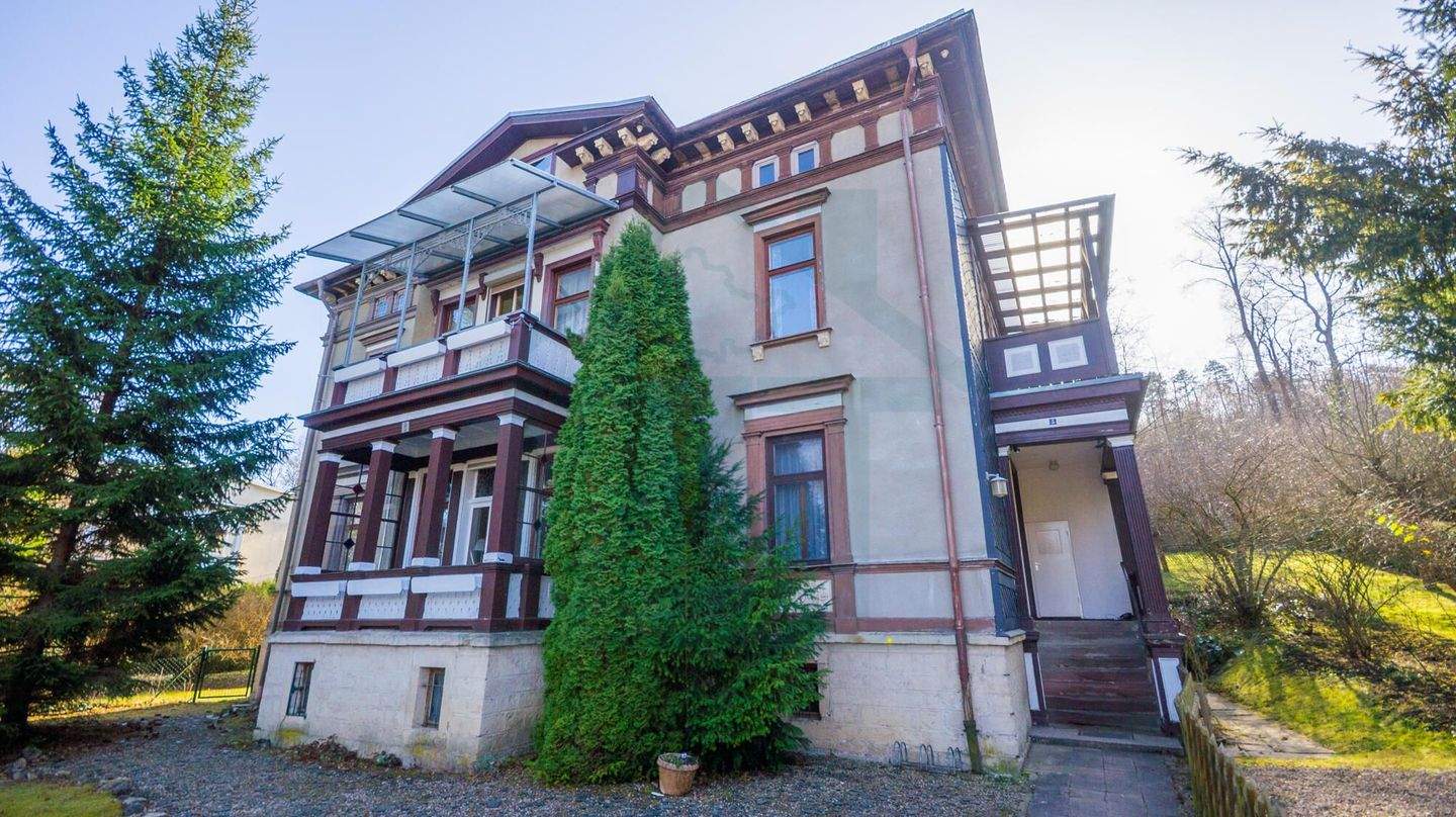 Immobilie in Arnstadt - Art-Deco-Stadtvilla für drei Familien in beliebter Wohnlage von Arnstadt - Bild 1