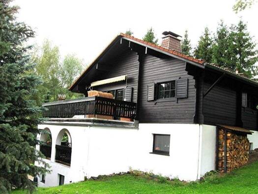 Einfamilienhaus zum Kauf 300.000 € 7 Zimmer 205 m² 3.750 m² Grundstück Bömighausen Willingen (Upland) 34508