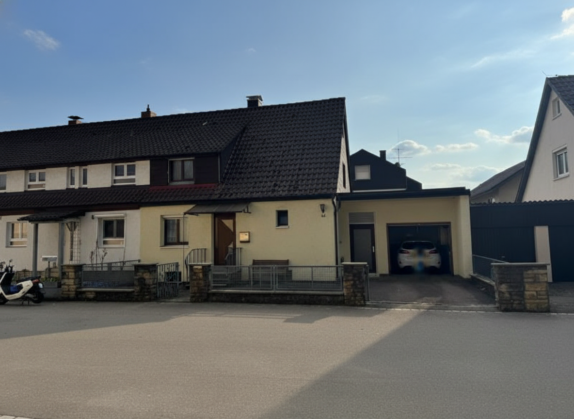 Immobilie in Süßen - "Doppelhaushälfte mit Anbau und Garten in Süßen - Sanierungsobjekt mit Potenzial" - Bild 0