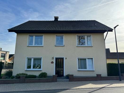 Einfamilienhaus zur Miete 1.600 € 6 Zimmer 186 m² 747 m² Grundstück frei ab sofort Delbrück Delbrück 33129