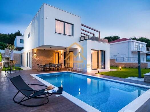 Villa zum Kauf 1.800.000 € 6 Zimmer 300 m² Okrug Donji 21223