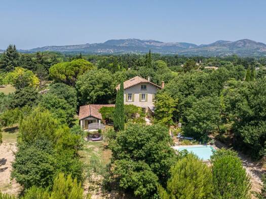 Haus zum Kauf 698.000 € 193 m² 2.300 m² Grundstück Zone Rurale Nord Carpentras 84200