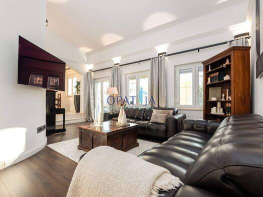 Einfamilienhaus zur Miete 2.600 € 5 Zimmer Zadar 23000