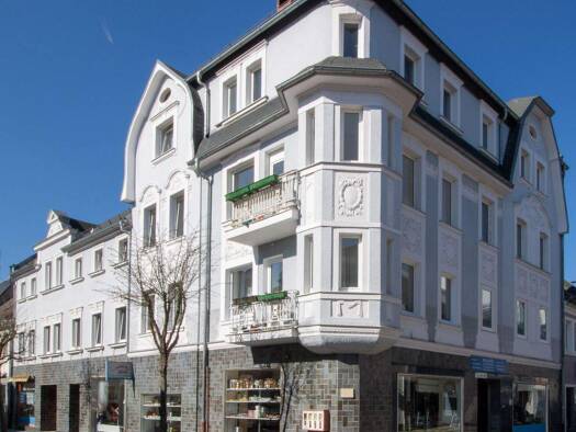 Wohnung zur Miete 700 € 4 Zimmer 122 m² 2. Geschoss Rehau 95111