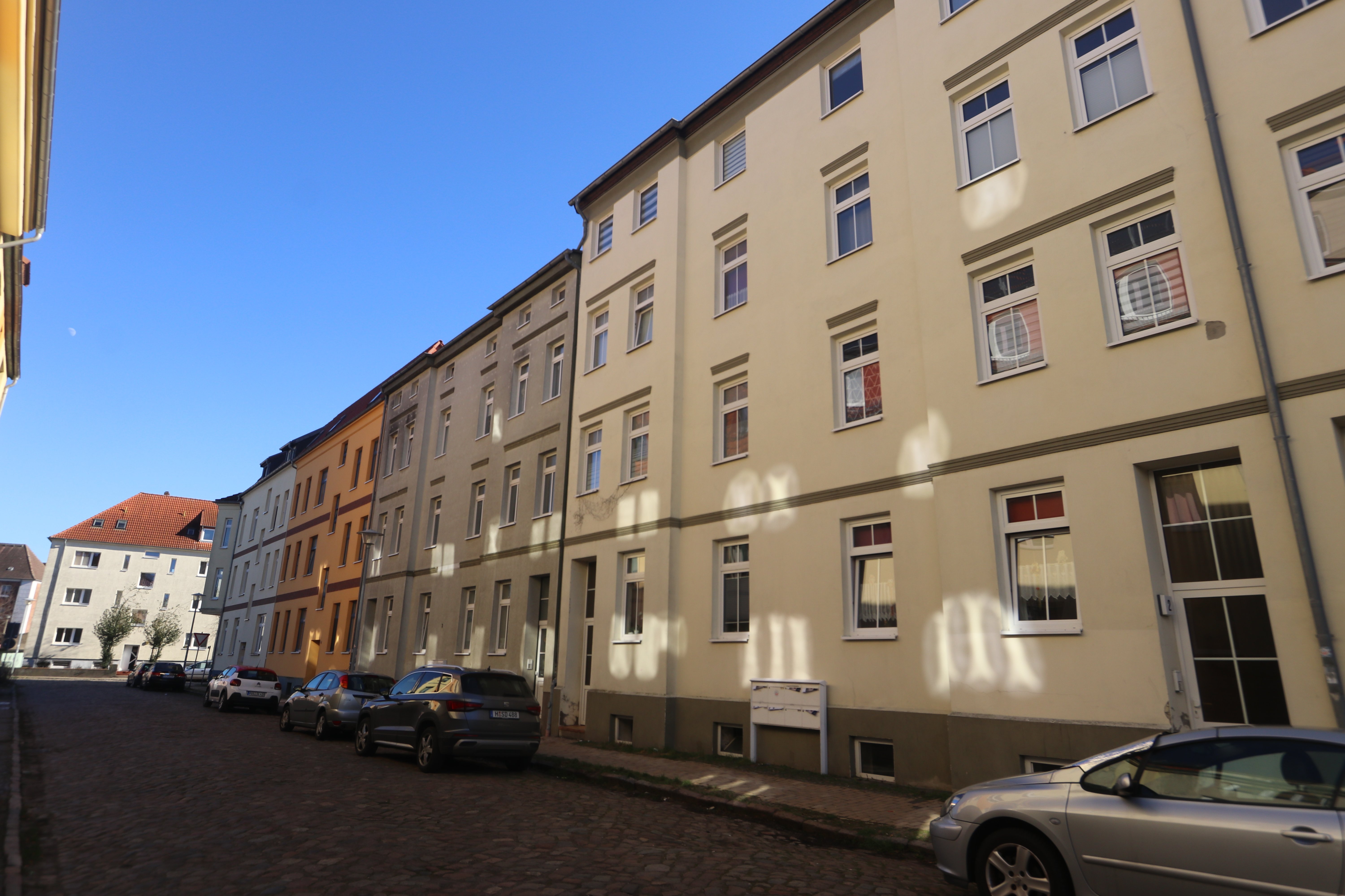 Mehrfamilienhaus zum Kauf 420.000 € 18 Zimmer 372 m²<br/>Wohnfläche 296 m²<br/>Grundstück Gutow Güstrow 18273