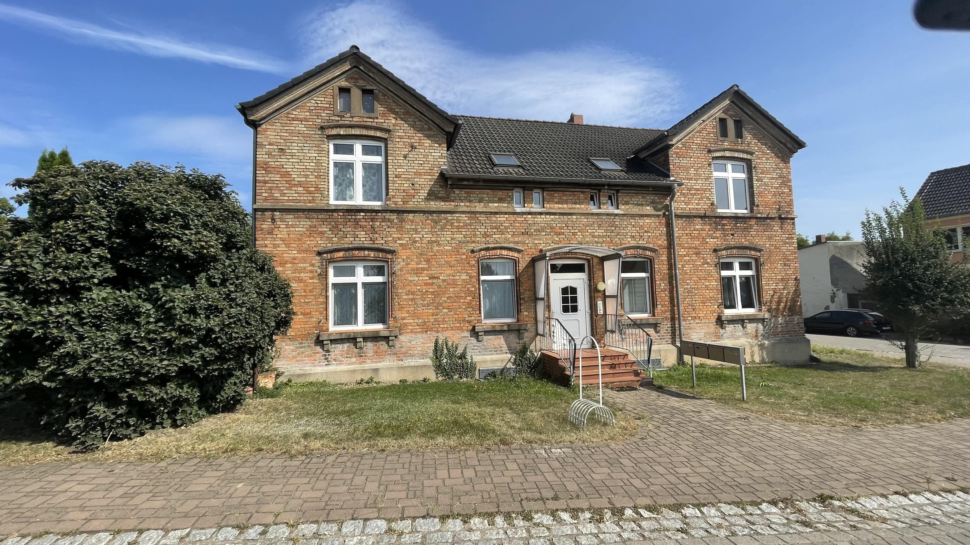 Mehrfamilienhaus zum Kauf 169.000 € 8 Zimmer 239 m²<br/>Wohnfläche 567 m²<br/>Grundstück Wolmirsleben 39435