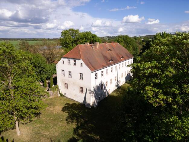 Schloss zum Kauf 1.950.000 € 14 Zimmer 1.119,4 m² 5.282 m² Grundstück Neuenhagen Bad Freienwalde (Oder) 16259