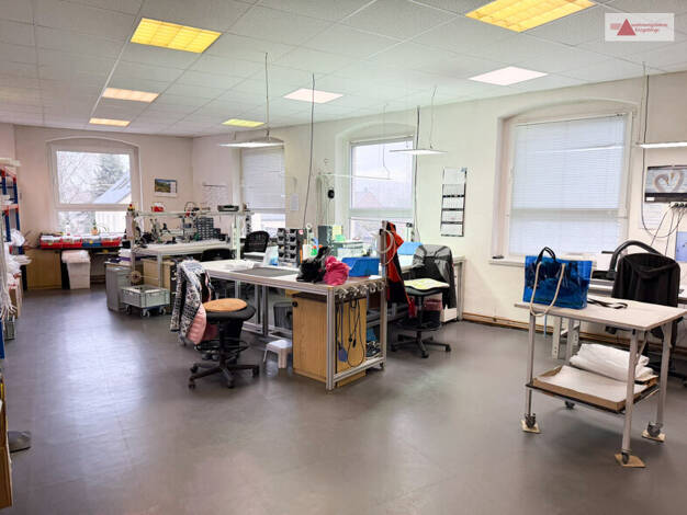 Produktionshalle zur Miete 880 € 243 m² Lagerfläche Crottendorf 09474