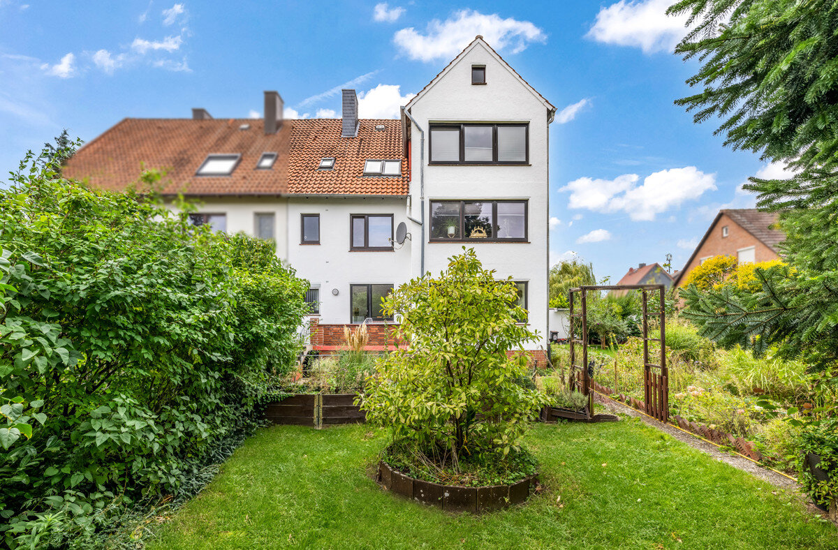 Mehrfamilienhaus zum Kauf 599.000 € 9 Zimmer 244 m²<br/>Wohnfläche 647 m²<br/>Grundstück Kurzer Kamp 6 Altgarbsen - Ost Garbsen 30823