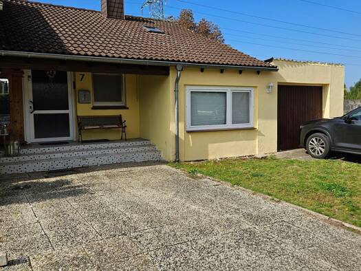 Doppelhaushälfte zum Kauf provisionsfrei 230.000 € 5 Zimmer 134 m² 510 m² Grundstück Buchholzstraße 7 Holzminden 37603