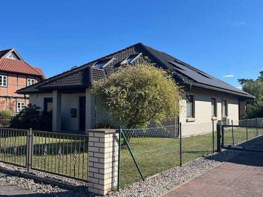 Haus zum Kauf 389.000 € 6 Zimmer 219 m² 1.001 m² Grundstück Boizenburg 19258