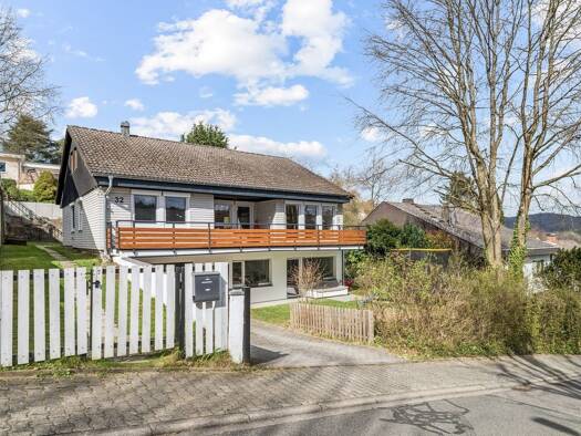 Einfamilienhaus zum Kauf provisionsfrei 595.000 € 8 Zimmer 236 m² 556 m² Grundstück Bremthal Eppstein 65817