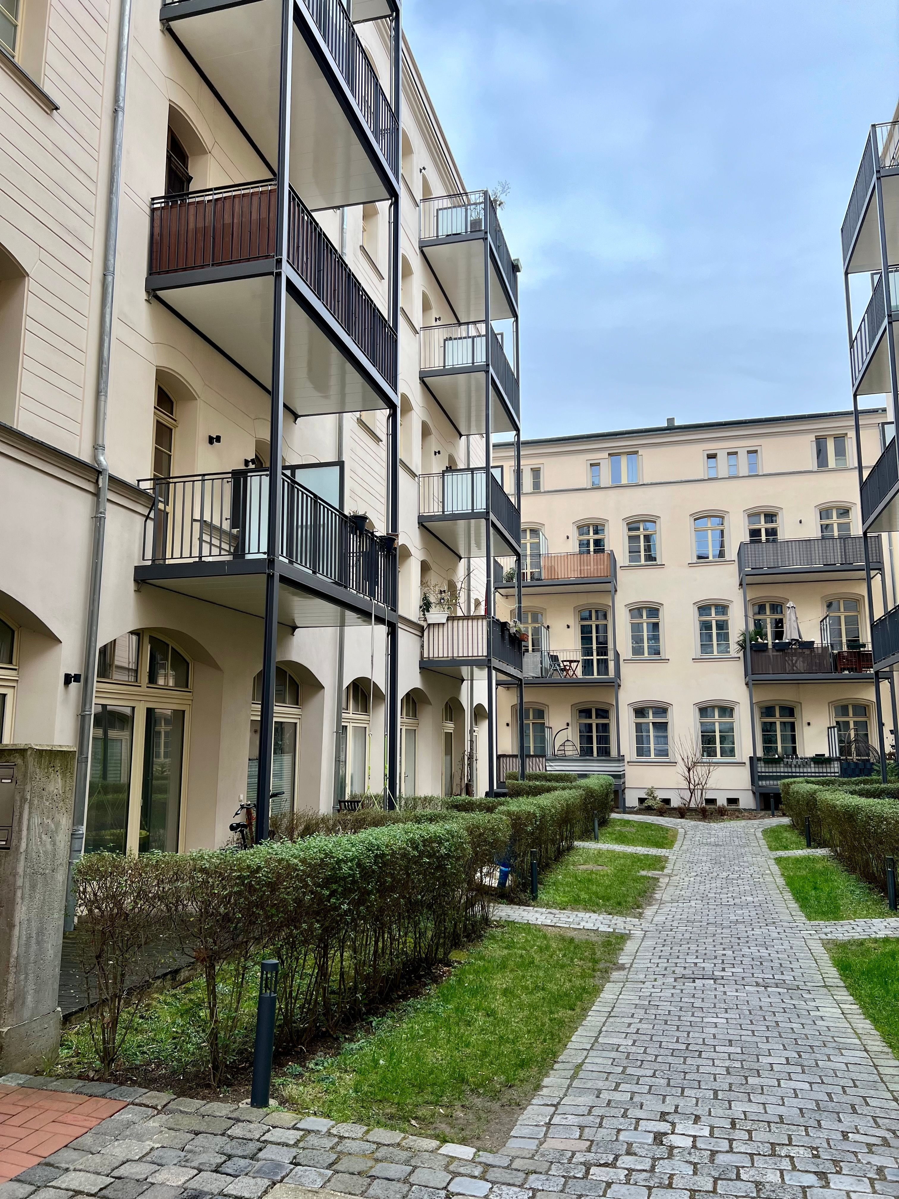 Wohnung zum Kauf 305.000 € 2 Zimmer 73,2 m²<br/>Wohnfläche Friedrich-Ebert-Straße 45a Zentrum - West Leipzig 04109