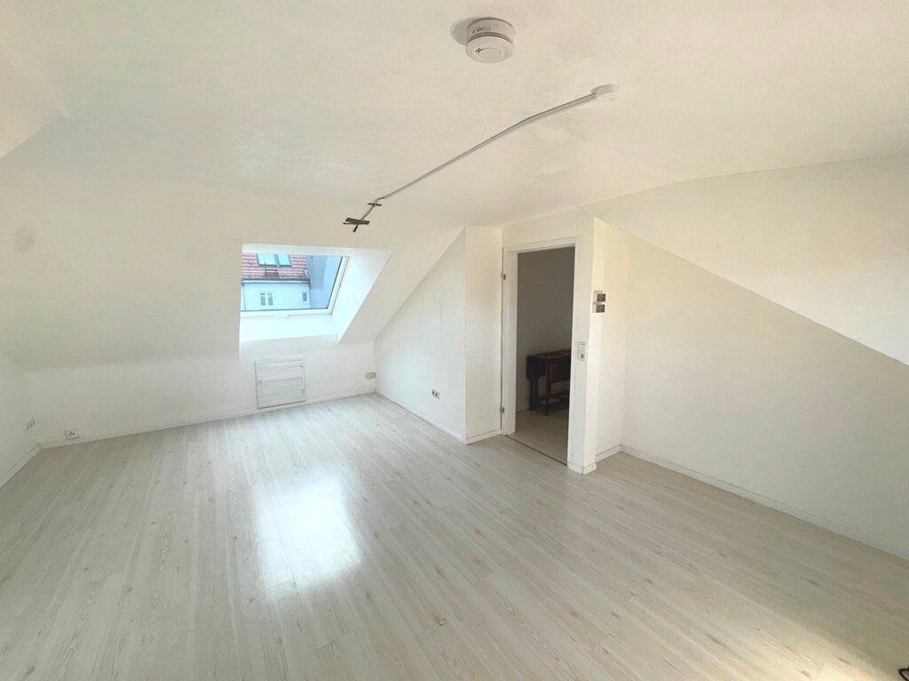 Wohnung zum Kauf 350.000 € 5 Zimmer 72 m²<br/>Wohnfläche 3.<br/>Geschoss Vaihingen - Mitte Stuttgart 70563