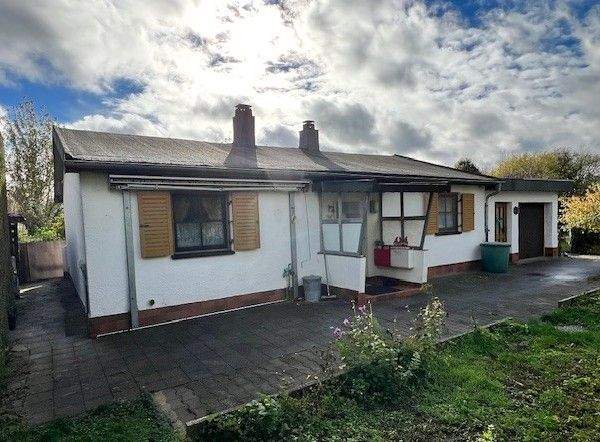 Immobilie in Langenfeld - Kleines Einfamilienhaus mit herrlichem Garten - jetzt verfügbar! - Bild 0