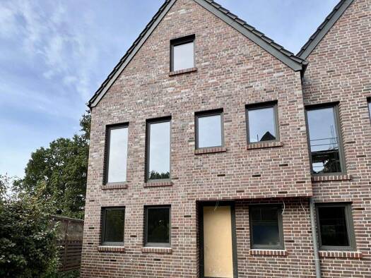 Reihenendhaus zur Miete - Erstbezug 1.920 € 6 Zimmer 137 m² 268 m² Grundstück frei ab 01.01.2026 Friedrichsfehn Edewecht / Friedrichsfehn 26188