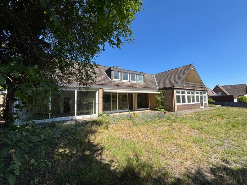 Einfamilienhaus zum Kauf 439.000 € 9,5 Zimmer 313 m² 1.046 m² Grundstück frei ab sofort Adendorf Adendorf 21365