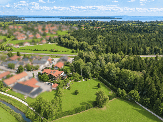 Gewerbeobjekt zum Kauf als Kapitalanlage geeignet 3.800.000 € 1.232 m² 7.672 m² Grundstück Bernau Bernau am Chiemsee 83233