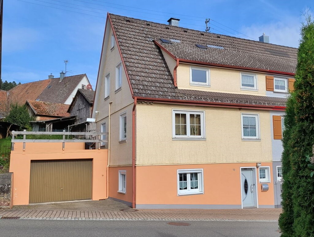 Doppelhaushälfte zum Kauf 225.000 € 6 Zimmer 130 m²<br/>Wohnfläche 318 m²<br/>Grundstück Oberwaldach Waldachtal 72178