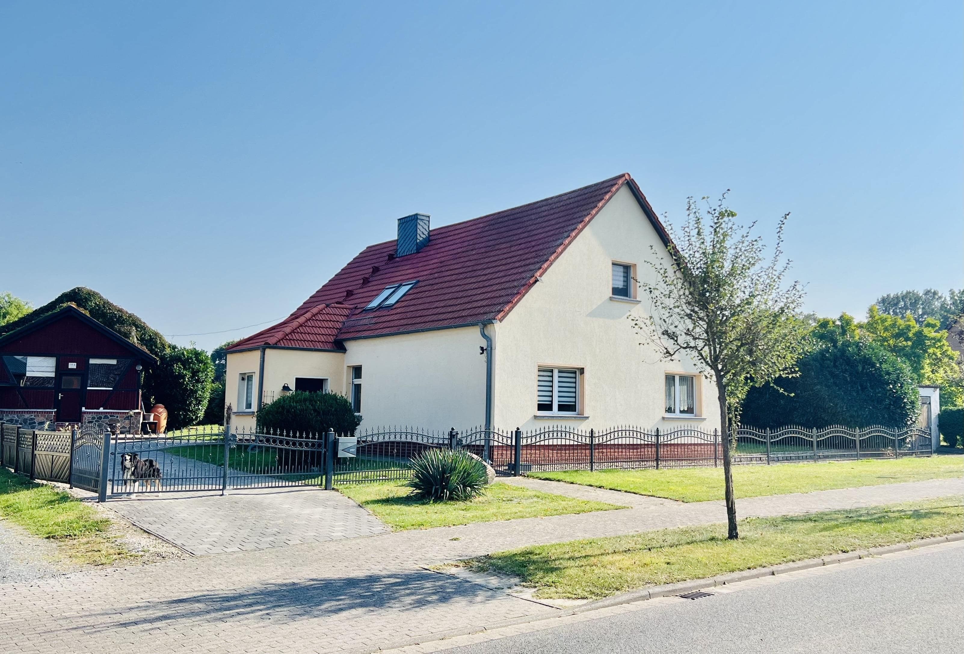 Einfamilienhaus zum Kauf provisionsfrei 235.000 € 4 Zimmer 200 m²<br/>Wohnfläche 1.220 m²<br/>Grundstück Pritzwalk Pritzwalk 16928