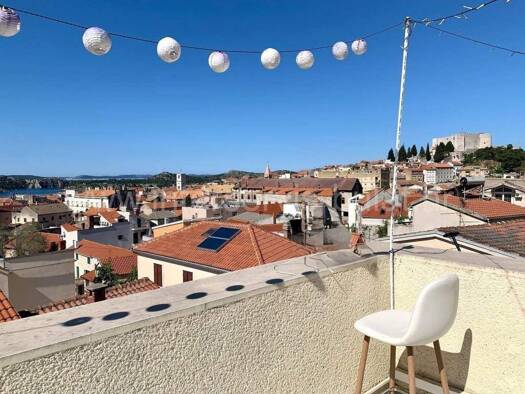 Wohnung zur Miete 950 € 2 Zimmer 130 m² 2. Geschoss Sibenik