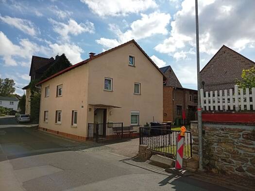 Einfamilienhaus zum Kauf 239.000 € 6 Zimmer 127 m² 826 m² Grundstück frei ab sofort Niederbiel Solms 35606