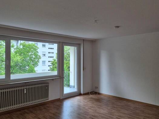 Wohnung zur Miete 930 € 3,5 Zimmer 93,7 m² frei ab sofort Bruderhofstraße 45 Singen Singen (Hohentwiel) 78224