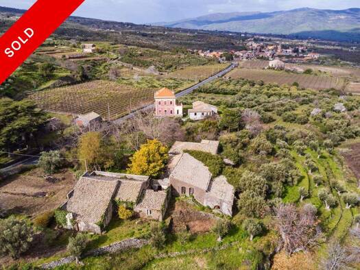 Haus zum Kauf 175.000 € 6 Zimmer 530 m² 1.591 m² Grundstück Castiglione di Sicilia 95012