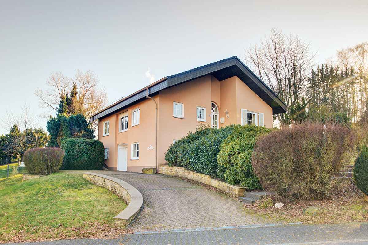 Einfamilienhaus zum Kauf 449.000 € 6 Zimmer 133 m²<br/>Wohnfläche 969 m²<br/>Grundstück ab sofort<br/>Verfügbarkeit Hachenburg 57627