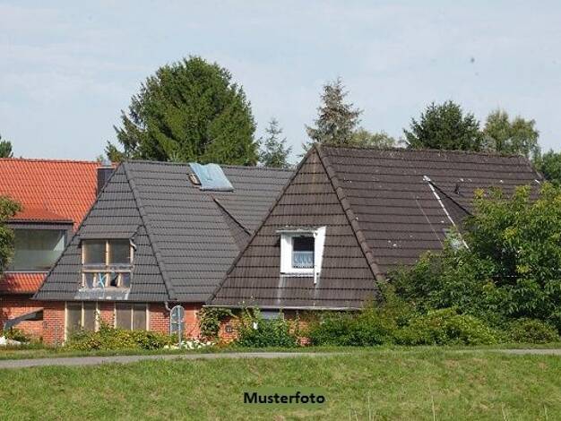 Mehrfamilienhaus zum Kauf 60.000 € 8 Zimmer 311,1 m² 1.306 m² Grundstück Coswig Coswig (Anhalt) 06869