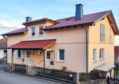 Mehrfamilienhaus zum Kauf provisionsfrei 440.000 € 13 Zimmer 360 m² 1.100 m² Grundstück Krugsleite 6 + 8 Oberwohlsbach Rödental 96472
