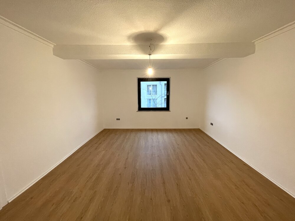 Wohnung zur Miete 650 € 3 Zimmer 100 m²<br/>Wohnfläche 3.<br/>Geschoss 01.02.2025<br/>Verfügbarkeit Altstadt Gelsenkirchen 45879