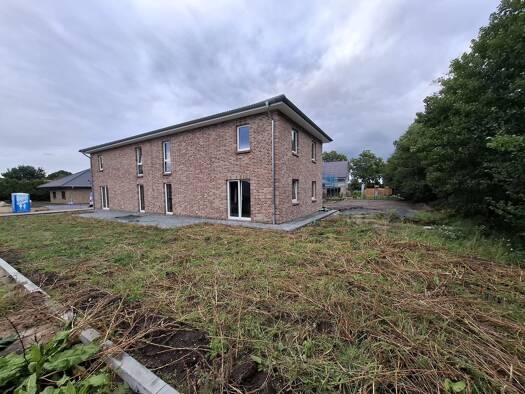 Doppelhaushälfte zur Miete - Erstbezug 1.790 € 4 Zimmer 128 m² 300 m² Grundstück frei ab 01.11.2025 Nienkamp 5 Struvenhütten 24643