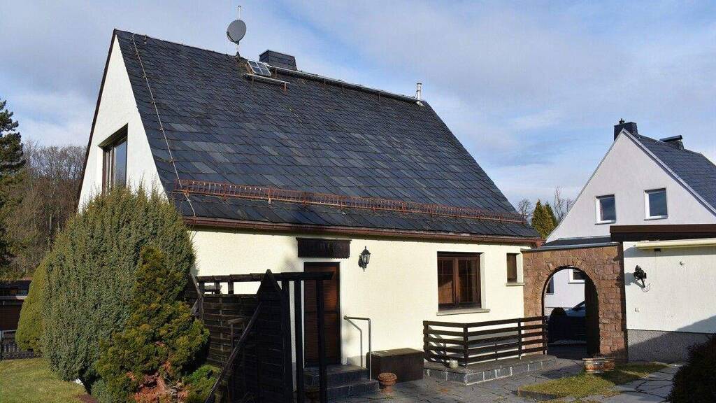 Einfamilienhaus zum Kauf 198.000 € 4 Zimmer 105 m² 881 m² Grundstück Limbach-Oberfrohna 09212