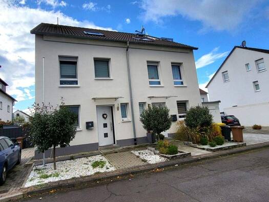 Doppelhaushälfte zum Kauf 549.000 € 5,5 Zimmer 141 m² 248 m² Grundstück Langen-Bergheim Hammersbach / Langen-Bergheim 63546