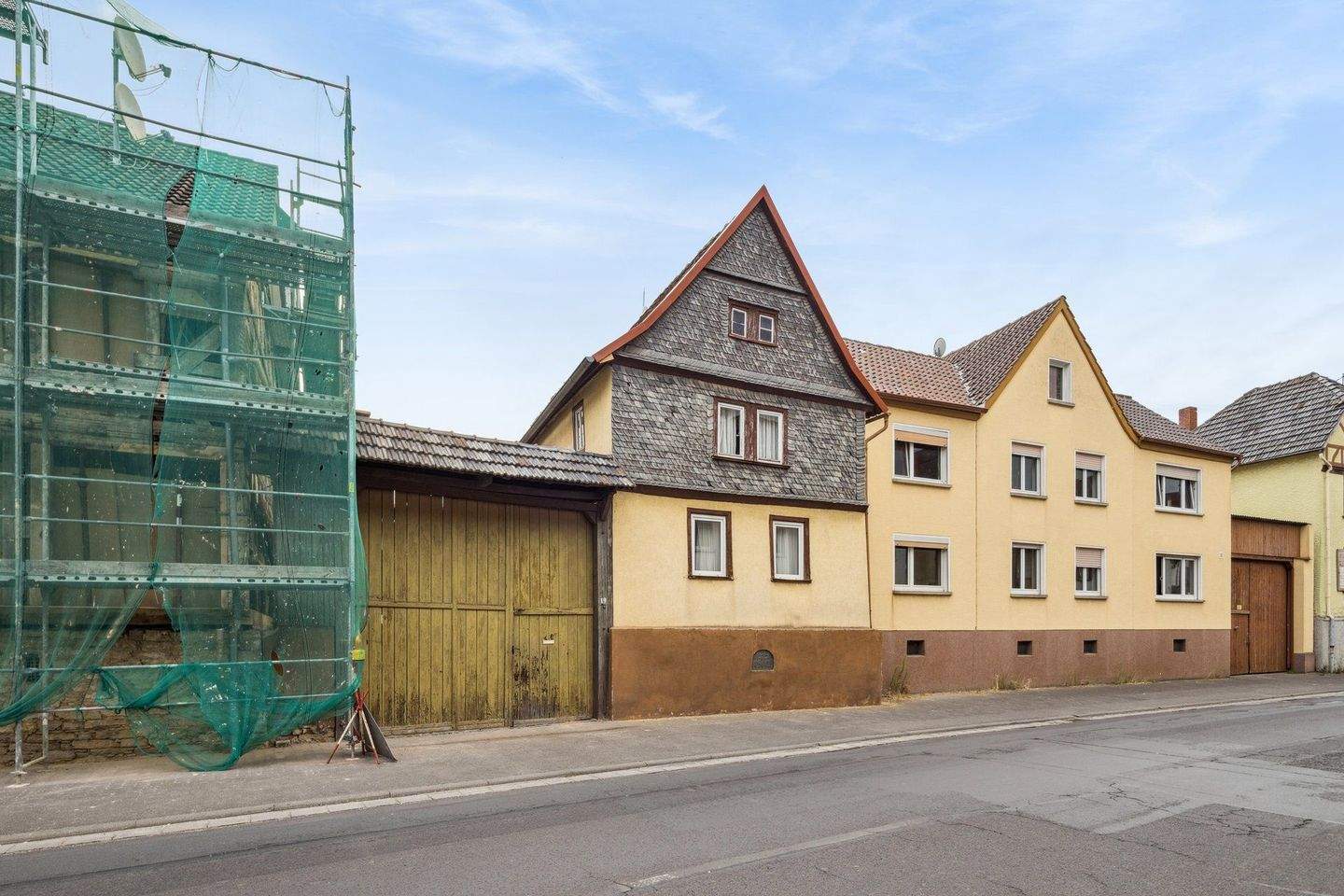 Immobilie in Langgöns - Langgöns - zum Sanieren: Denkmalschutzobjekt auf großem Grundstück mit großer gut nutzbarer Scheune - Bild 3